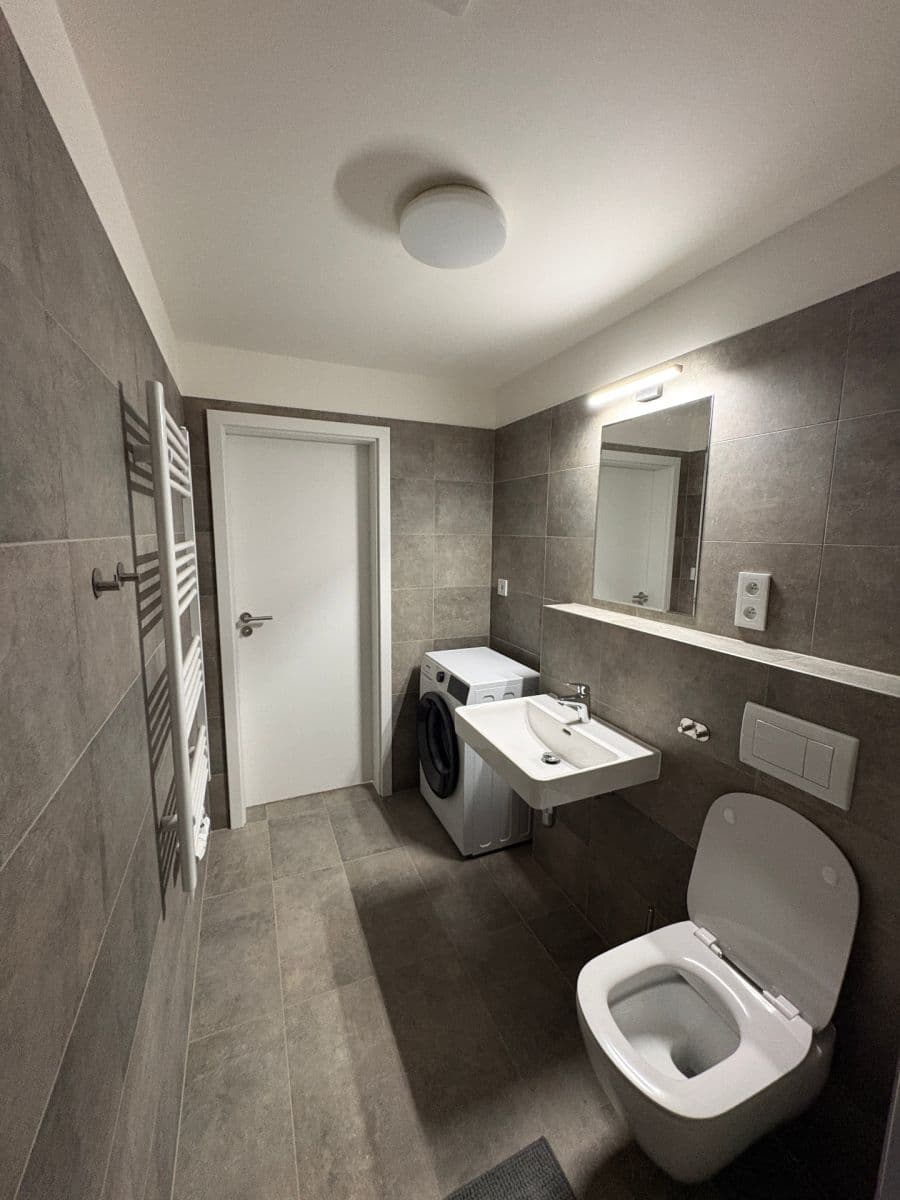 Prenájom bytu 1-izbový 32 m², Fabiánové, Praha, Praha Prenájom bytu 1-izbový 32 m², Fabiánové, Praha, Praha