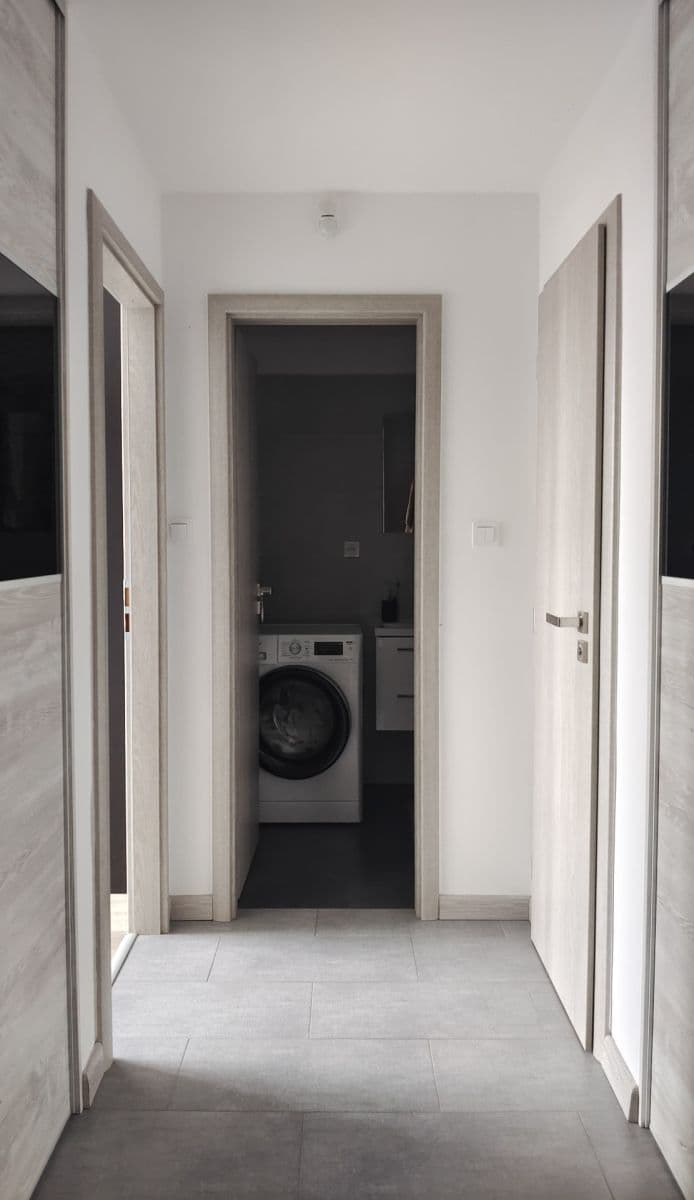 Prenájom bytu 3-izbový 68 m², Molákova, Praha, Praha Prenájom bytu 3-izbový 68 m², Molákova, Praha, Praha