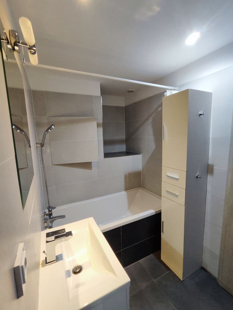 Prenájom bytu 3-izbový 68 m², Molákova, Praha, Praha Prenájom bytu 3-izbový 68 m², Molákova, Praha, Praha