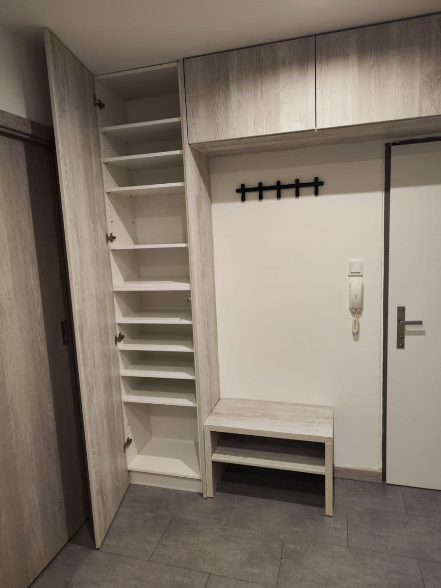 Prenájom bytu 3-izbový 68 m², Molákova, Praha, Praha Prenájom bytu 3-izbový 68 m², Molákova, Praha, Praha