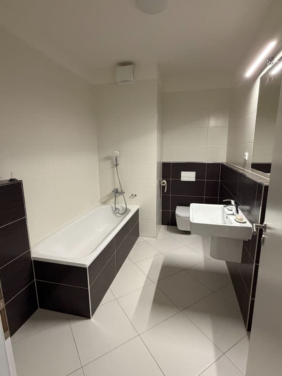 Prenájom bytu 2-izbový 52 m², Ondrákové, Praha, Praha Prenájom bytu 2-izbový 52 m², Ondrákové, Praha, Praha