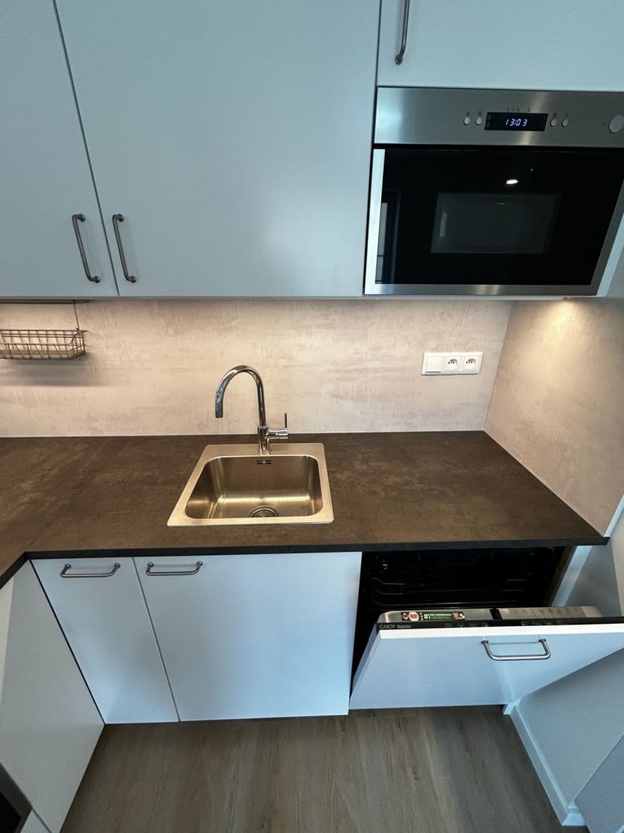 Prenájom bytu 2-izbový 53 m², Osadní, Praha, Praha Prenájom bytu 2-izbový 53 m², Osadní, Praha, Praha