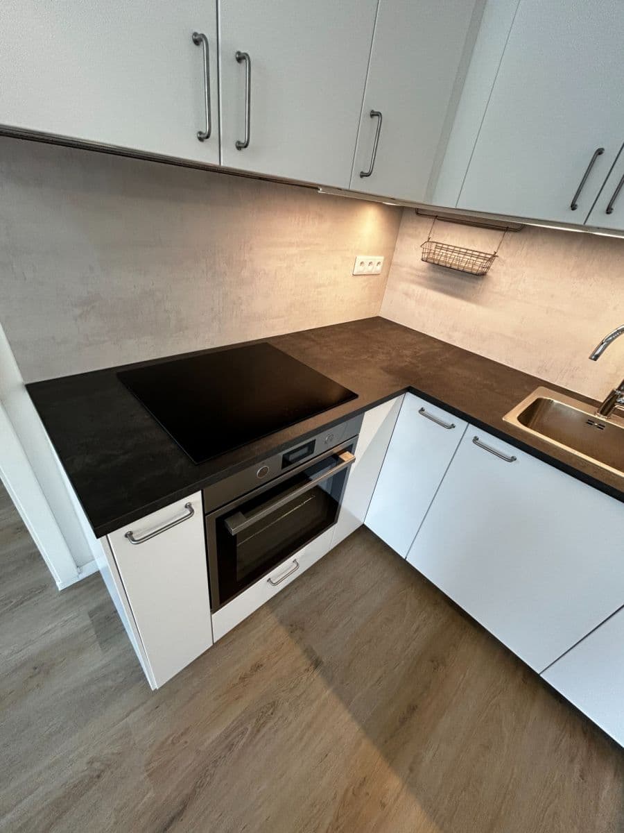 Prenájom bytu 2-izbový 53 m², Osadní, Praha, Praha Prenájom bytu 2-izbový 53 m², Osadní, Praha, Praha