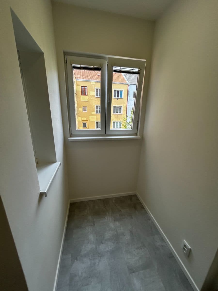 Prenájom bytu 2-izbový 53 m², Osadní, Praha, Praha Prenájom bytu 2-izbový 53 m², Osadní, Praha, Praha