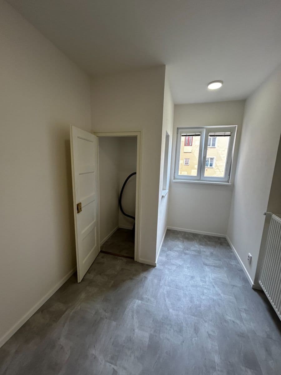 Prenájom bytu 2-izbový 53 m², Osadní, Praha, Praha Prenájom bytu 2-izbový 53 m², Osadní, Praha, Praha