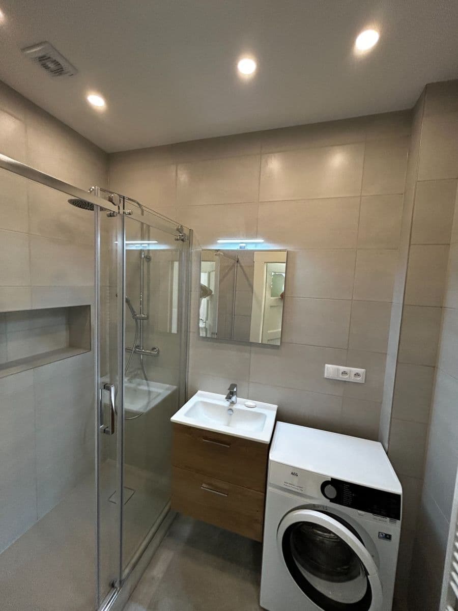 Prenájom bytu 2-izbový 53 m², Osadní, Praha, Praha Prenájom bytu 2-izbový 53 m², Osadní, Praha, Praha