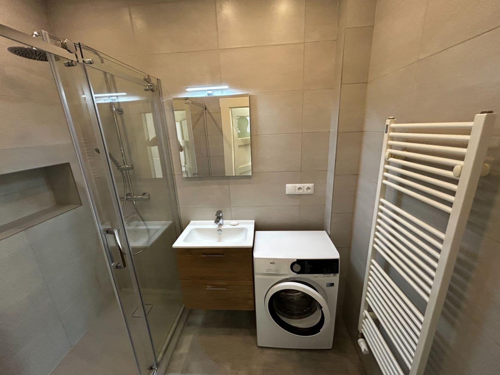 Prenájom bytu 2-izbový 53 m², Osadní, Praha, Praha Prenájom bytu 2-izbový 53 m², Osadní, Praha, Praha