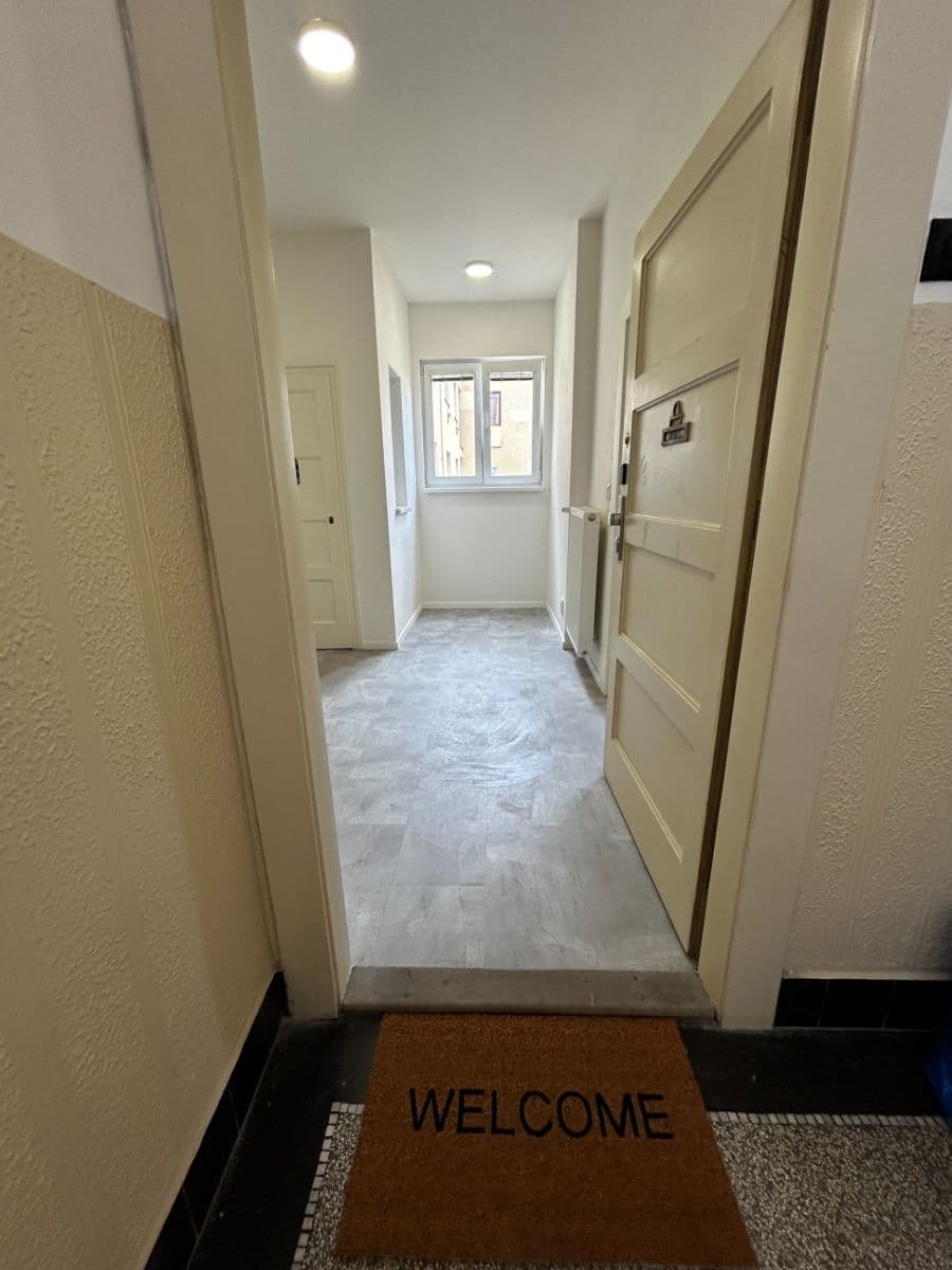 Prenájom bytu 2-izbový 53 m², Osadní, Praha, Praha Prenájom bytu 2-izbový 53 m², Osadní, Praha, Praha