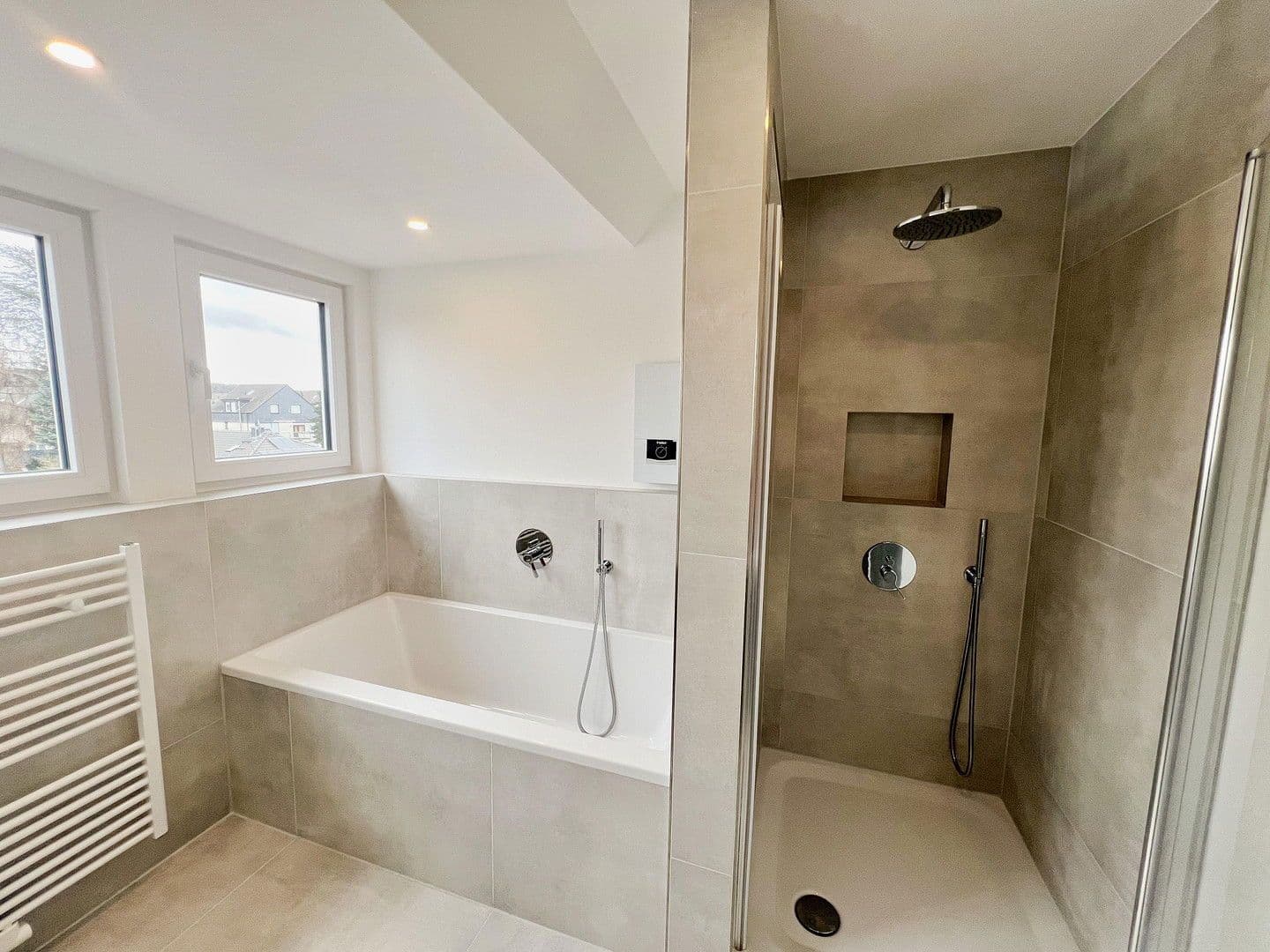 Prenájom bytu 4-izbový 125 m², Pfarrer-Werr-Straße, 40, Troisdorf, Severné Porýnie - Westfálsko Prenájom bytu 4-izbový 125 m², Pfarrer-Werr-Straße, 40, Troisdorf, Severné Porýnie - Westfálsko