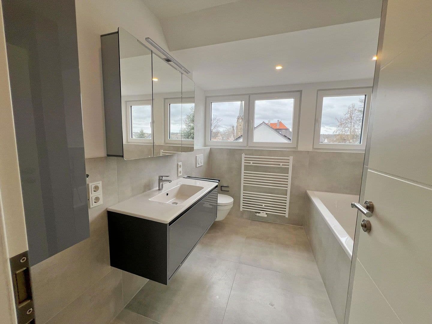 Prenájom bytu 4-izbový 125 m², Pfarrer-Werr-Straße, 40, Troisdorf, Severné Porýnie - Westfálsko Prenájom bytu 4-izbový 125 m², Pfarrer-Werr-Straße, 40, Troisdorf, Severné Porýnie - Westfálsko