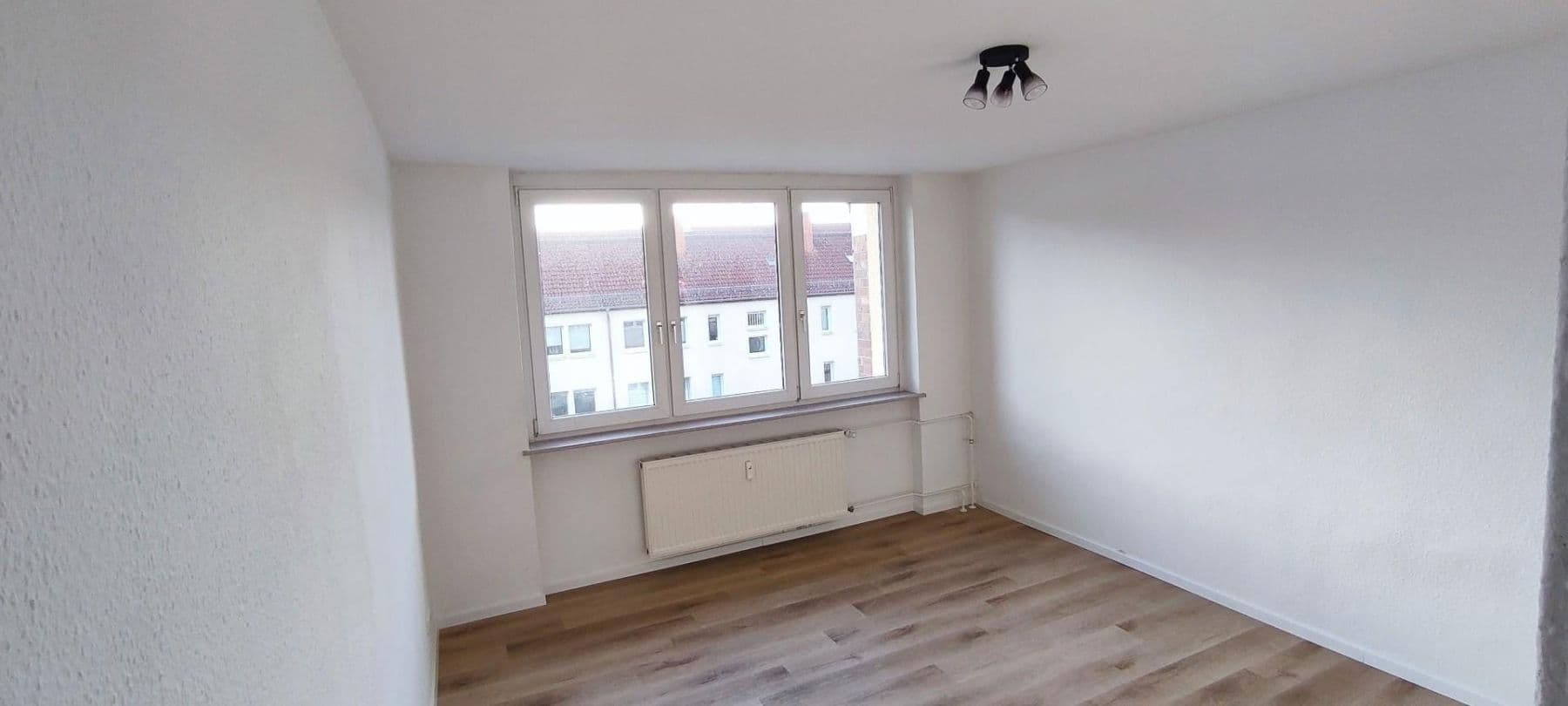 Prenájom bytu 3-izbový 64 m², Magdeburg, Sasko-Anhaltsko Prenájom bytu 3-izbový 64 m², Magdeburg, Sasko-Anhaltsko