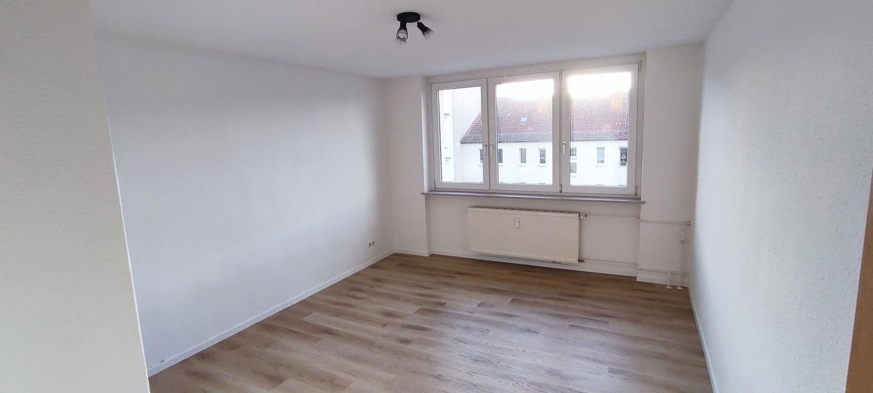 Prenájom bytu 3-izbový 64 m², Magdeburg, Sasko-Anhaltsko Prenájom bytu 3-izbový 64 m², Magdeburg, Sasko-Anhaltsko