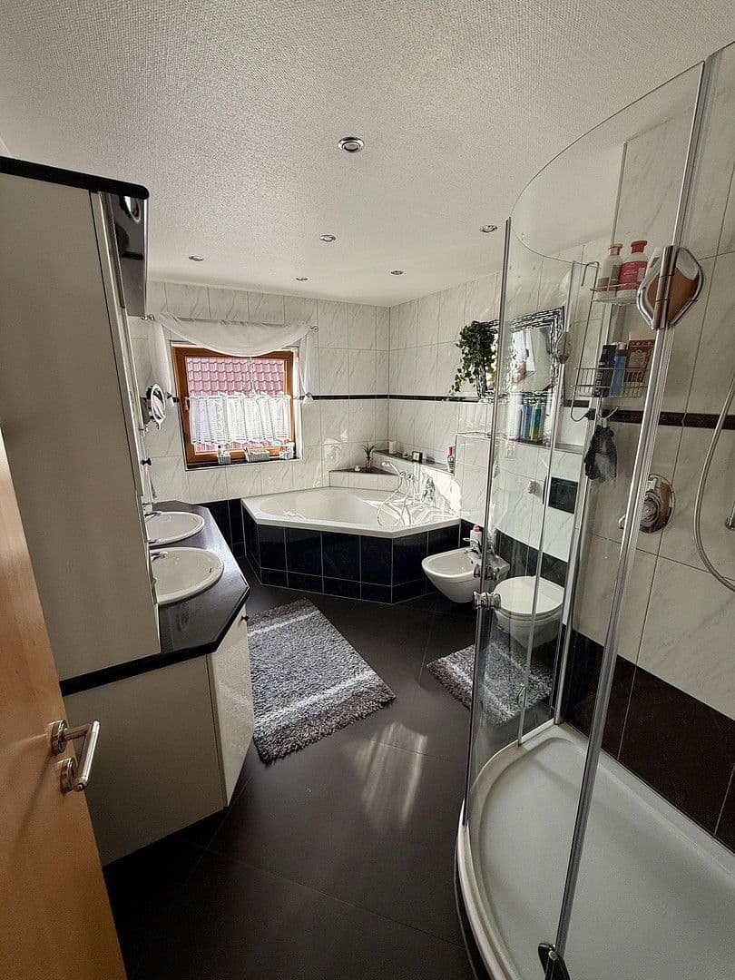 Predaj domu 140 m², pozemek 445 m², Herford, Severné Porýnie - Westfálsko Predaj domu 140 m², pozemek 445 m², Herford, Severné Porýnie - Westfálsko