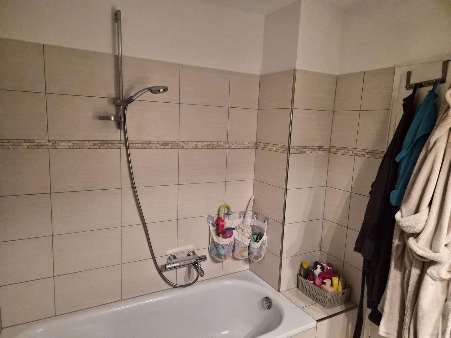 Prenájom bytu 5-izbový 80 m², Silberpappelstr. 10, München, Bavorsko Prenájom bytu 5-izbový 80 m², Silberpappelstr. 10, München, Bavorsko