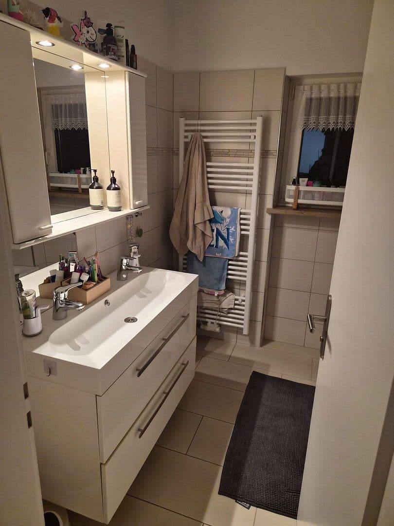 Prenájom bytu 5-izbový 80 m², Silberpappelstr. 10, München, Bavorsko Prenájom bytu 5-izbový 80 m², Silberpappelstr. 10, München, Bavorsko