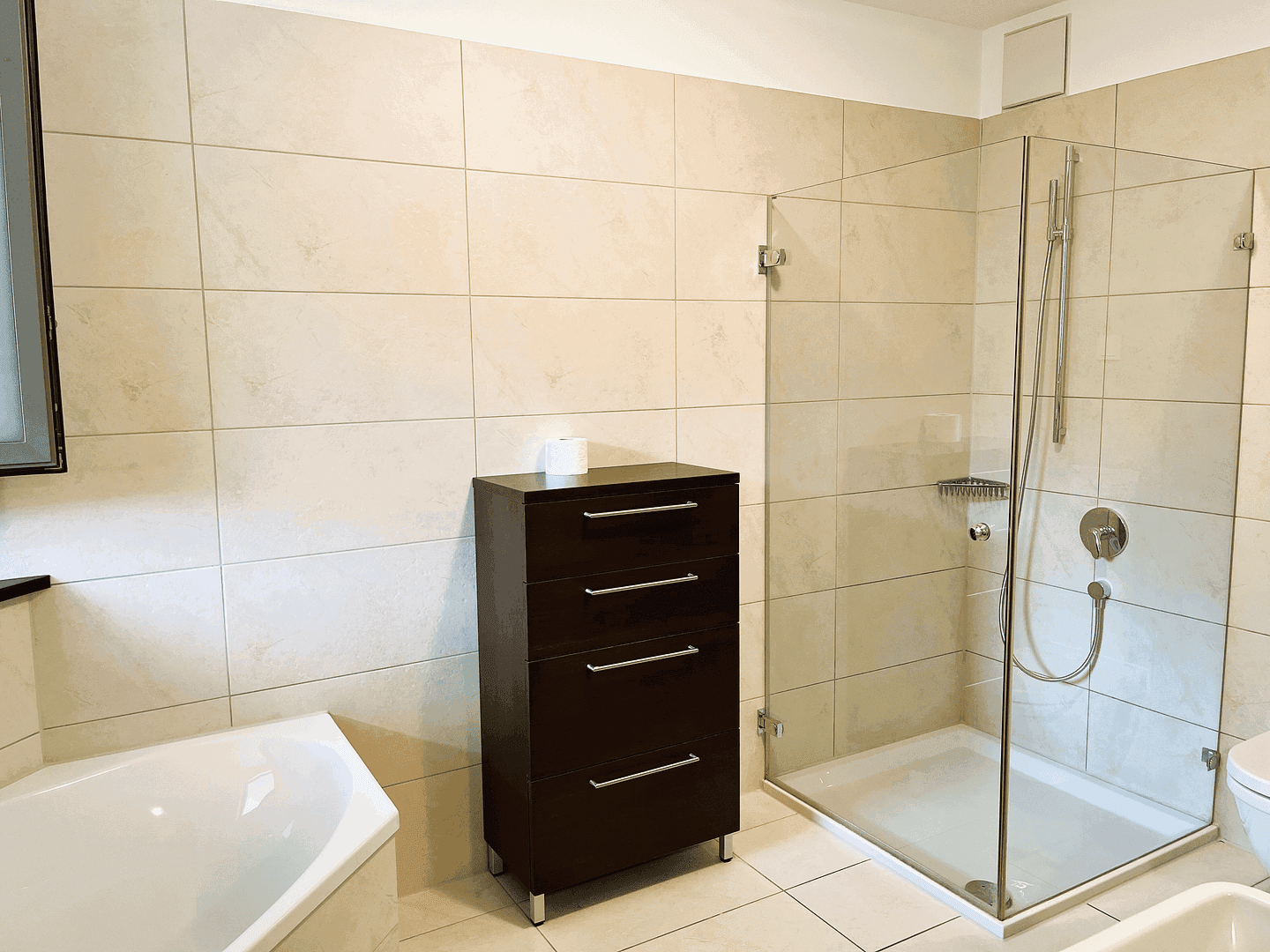 Prenájom bytu 4-izbový 166 m², Stuttgart, Bádensko-Wurttembersko Prenájom bytu 4-izbový 166 m², Stuttgart, Bádensko-Wurttembersko