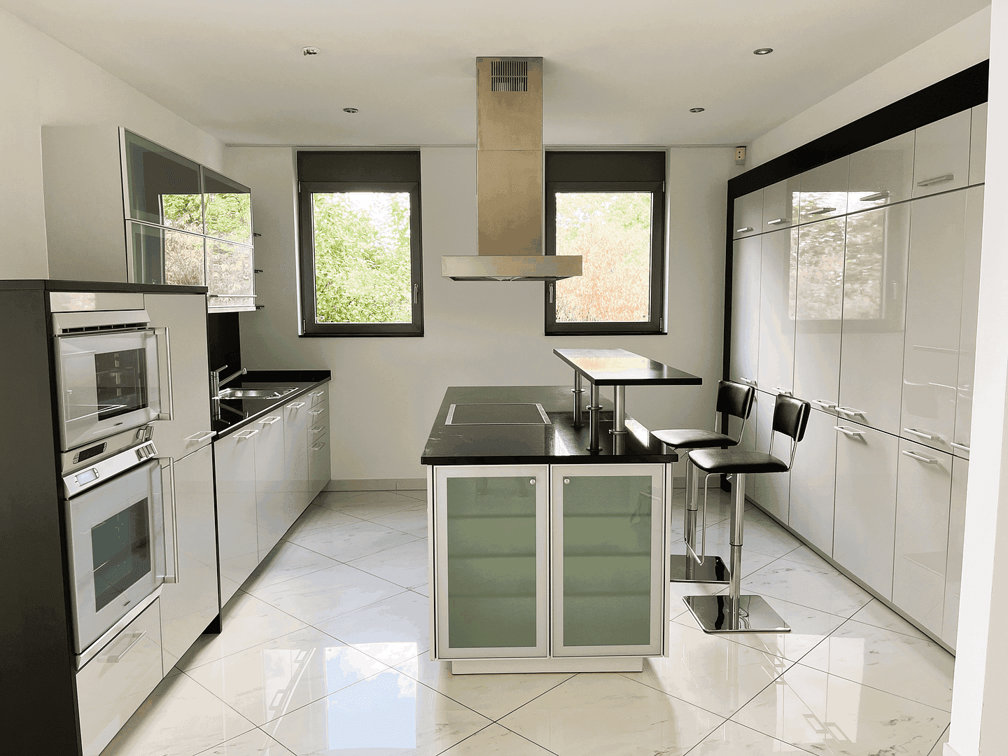 Prenájom bytu 4-izbový 166 m², Stuttgart, Bádensko-Wurttembersko Prenájom bytu 4-izbový 166 m², Stuttgart, Bádensko-Wurttembersko