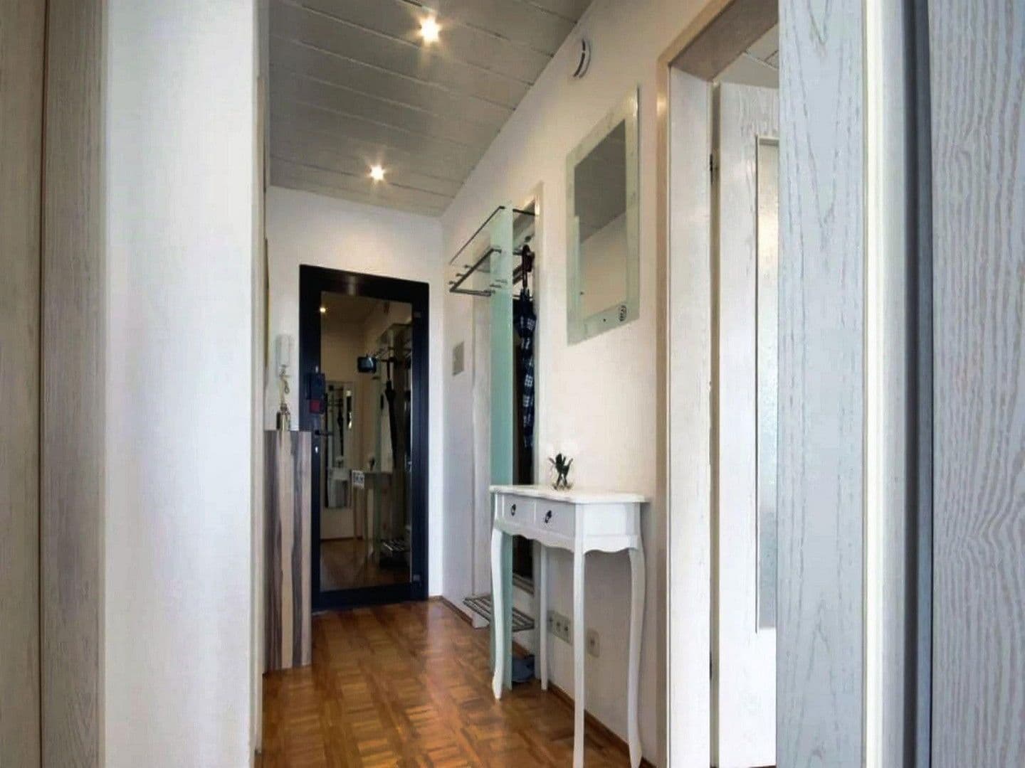 Prenájom bytu 2-izbový 70 m², Offenbach am Main, Hesensko Prenájom bytu 2-izbový 70 m², Offenbach am Main, Hesensko