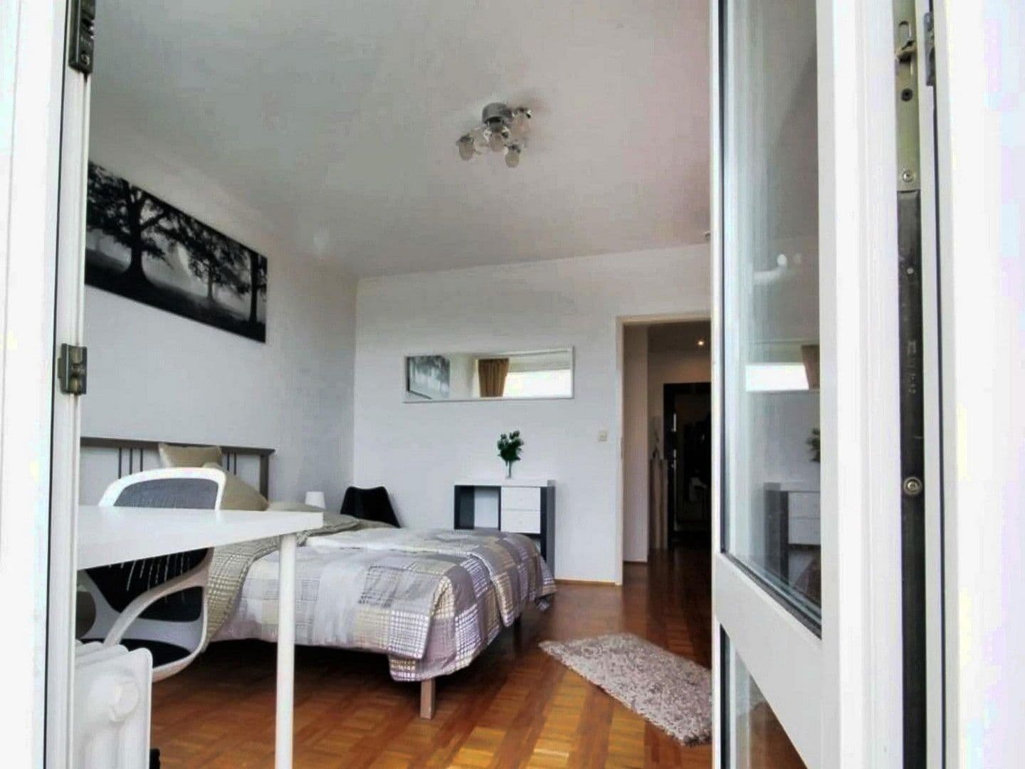 Prenájom bytu 2-izbový 70 m², Offenbach am Main, Hesensko Prenájom bytu 2-izbový 70 m², Offenbach am Main, Hesensko