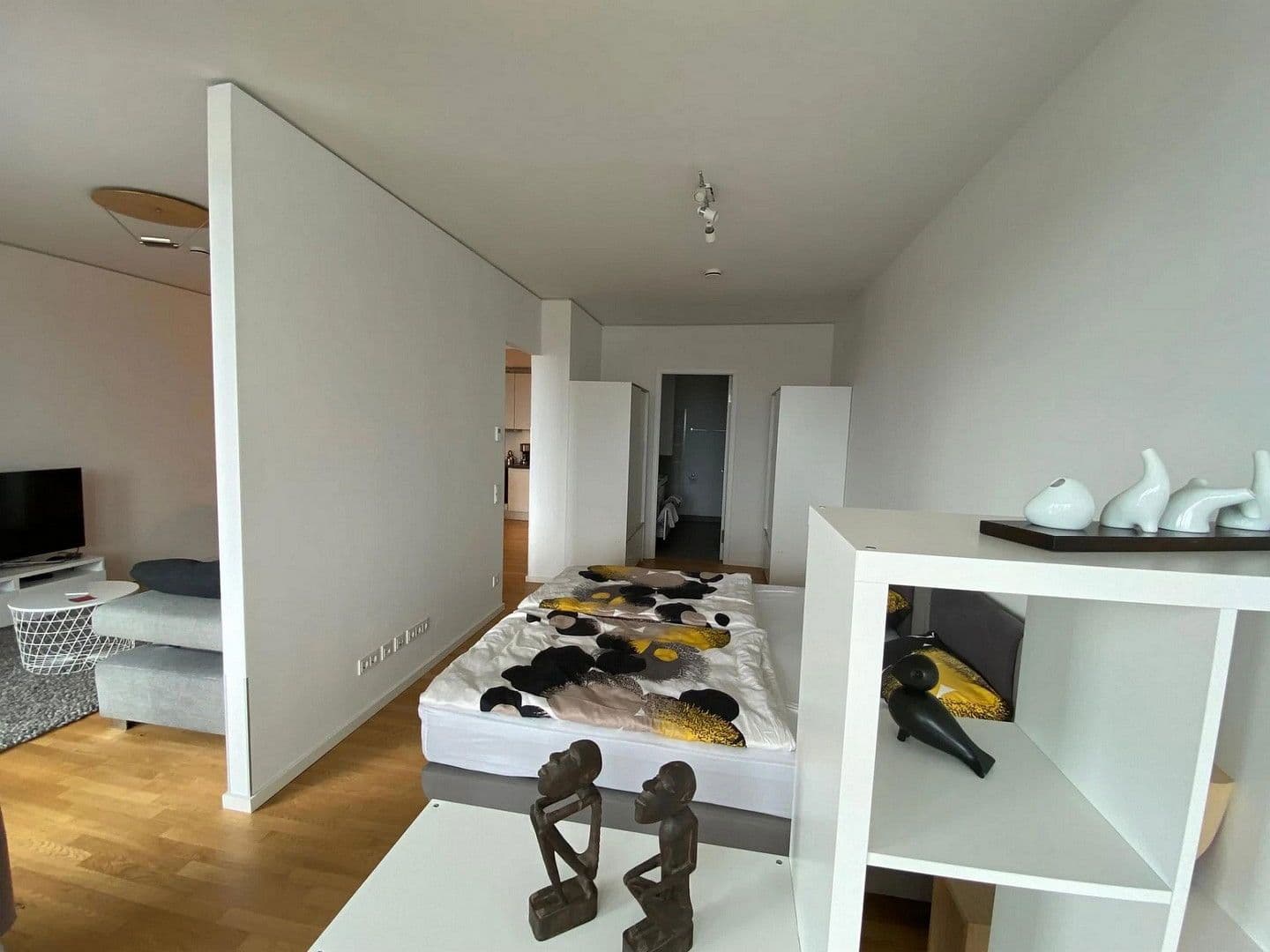 Prenájom bytu 2-izbový 72 m², Frankfurt am Main, Hesensko Prenájom bytu 2-izbový 72 m², Frankfurt am Main, Hesensko