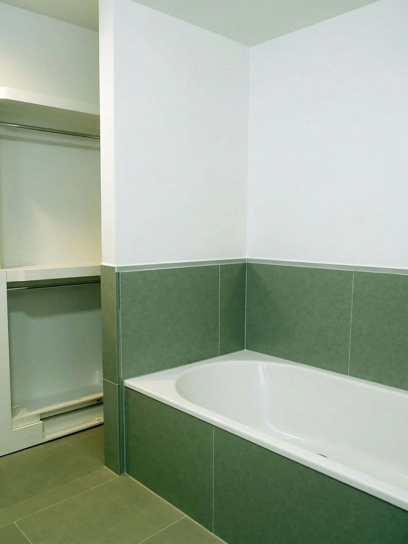 Prenájom bytu 2-izbový 72 m², Frankfurt am Main, Hesensko Prenájom bytu 2-izbový 72 m², Frankfurt am Main, Hesensko