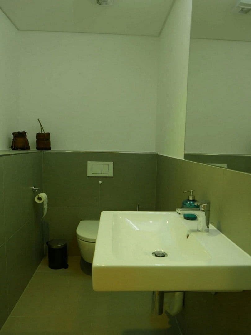 Prenájom bytu 2-izbový 72 m², Frankfurt am Main, Hesensko Prenájom bytu 2-izbový 72 m², Frankfurt am Main, Hesensko