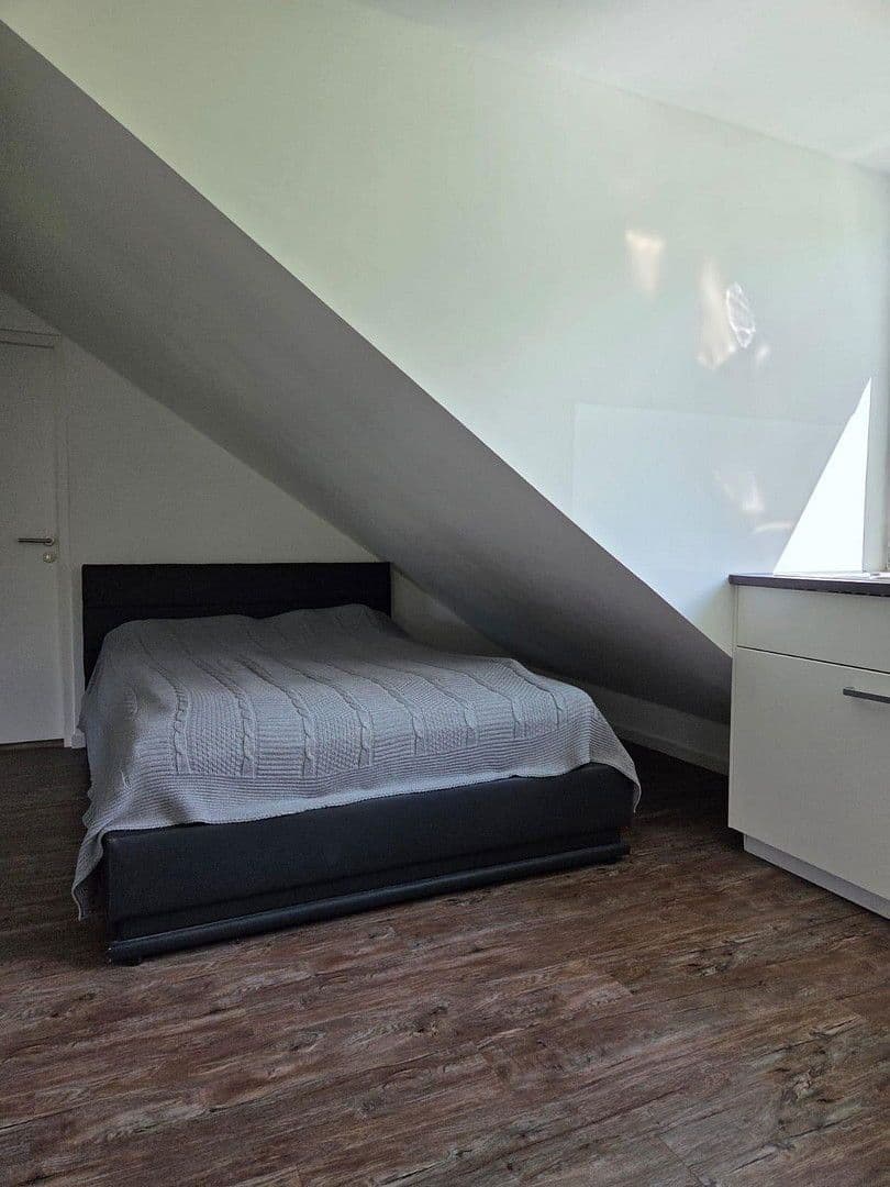 Prenájom bytu 1-izbový 47 m², Weinstadt, Bádensko-Wurttembersko Prenájom bytu 1-izbový 47 m², Weinstadt, Bádensko-Wurttembersko