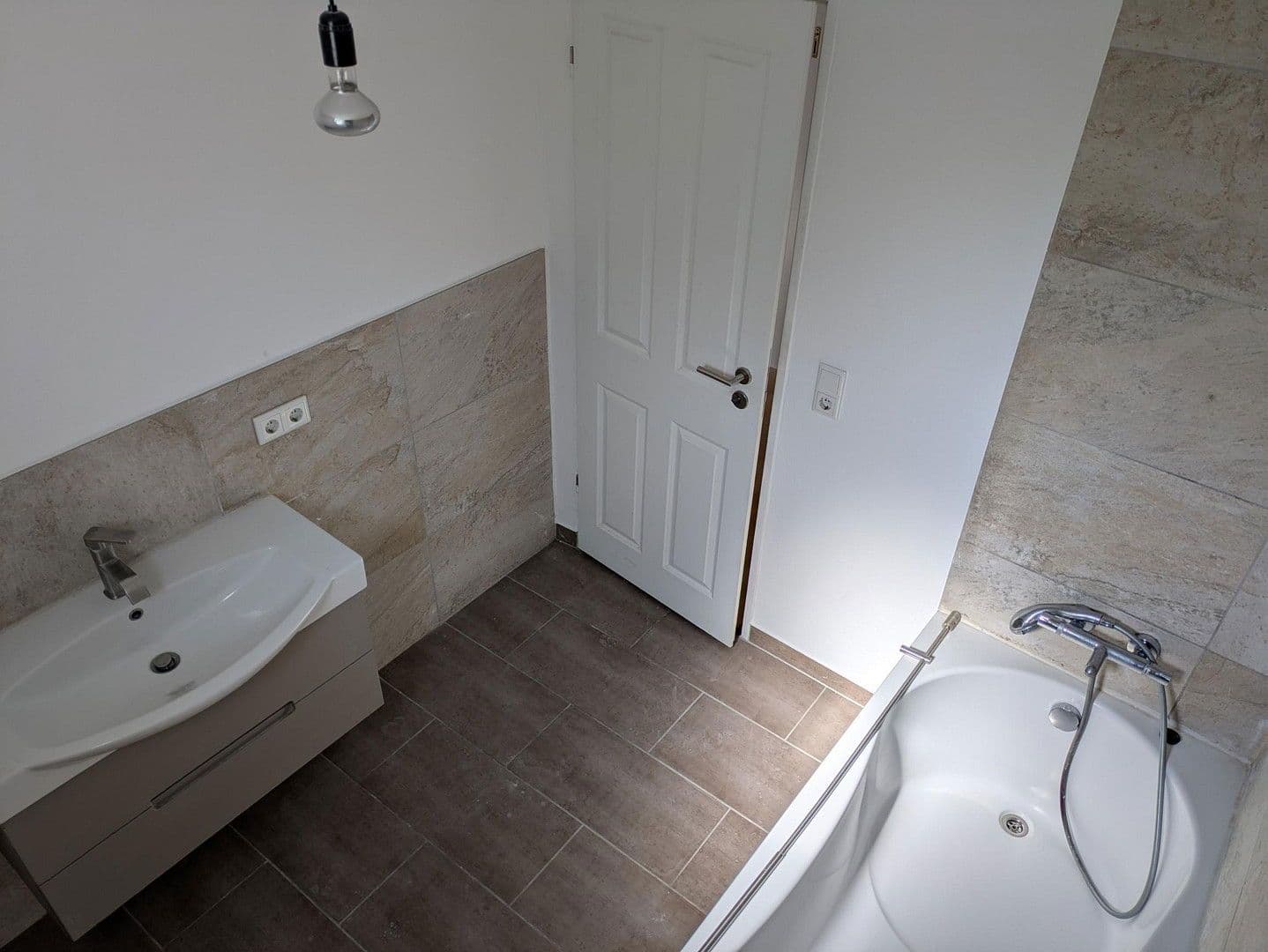 Prenájom bytu 5-izbový 140 m², Großostheim, Bavorsko Prenájom bytu 5-izbový 140 m², Großostheim, Bavorsko