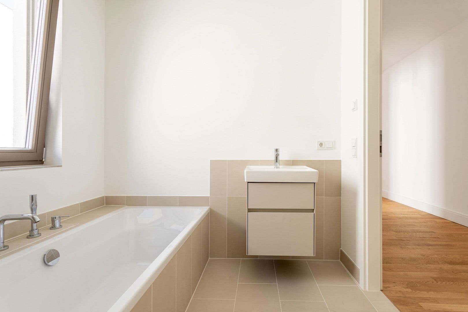 Predaj bytu 3-izbový 72 m², Hohenstaufenstraße 9, Berlin, Berlín Predaj bytu 3-izbový 72 m², Hohenstaufenstraße 9, Berlin, Berlín