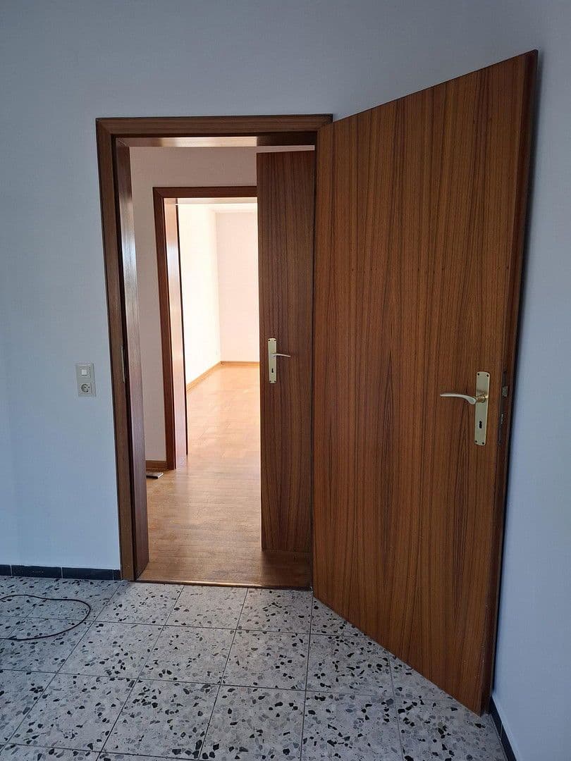 Prenájom bytu 3-izbový 83 m², Bornheim, Severné Porýnie - Westfálsko Prenájom bytu 3-izbový 83 m², Bornheim, Severné Porýnie - Westfálsko