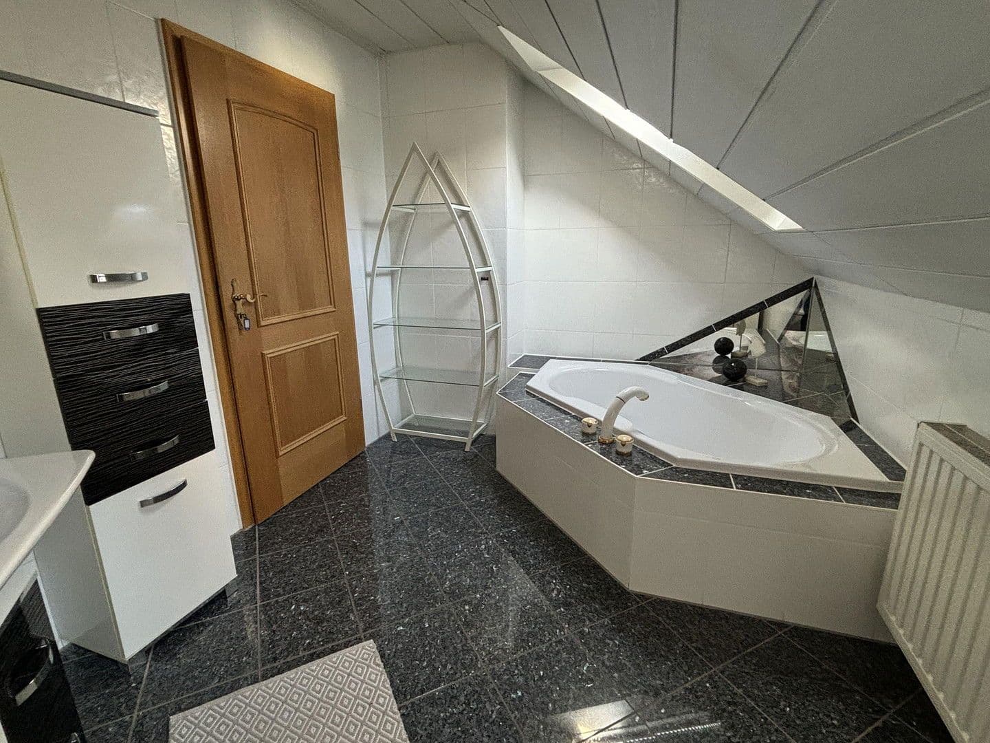 Prenájom bytu 3-izbový 120 m², Sulzdorf an der Lederhecke, Bavorsko Prenájom bytu 3-izbový 120 m², Sulzdorf an der Lederhecke, Bavorsko