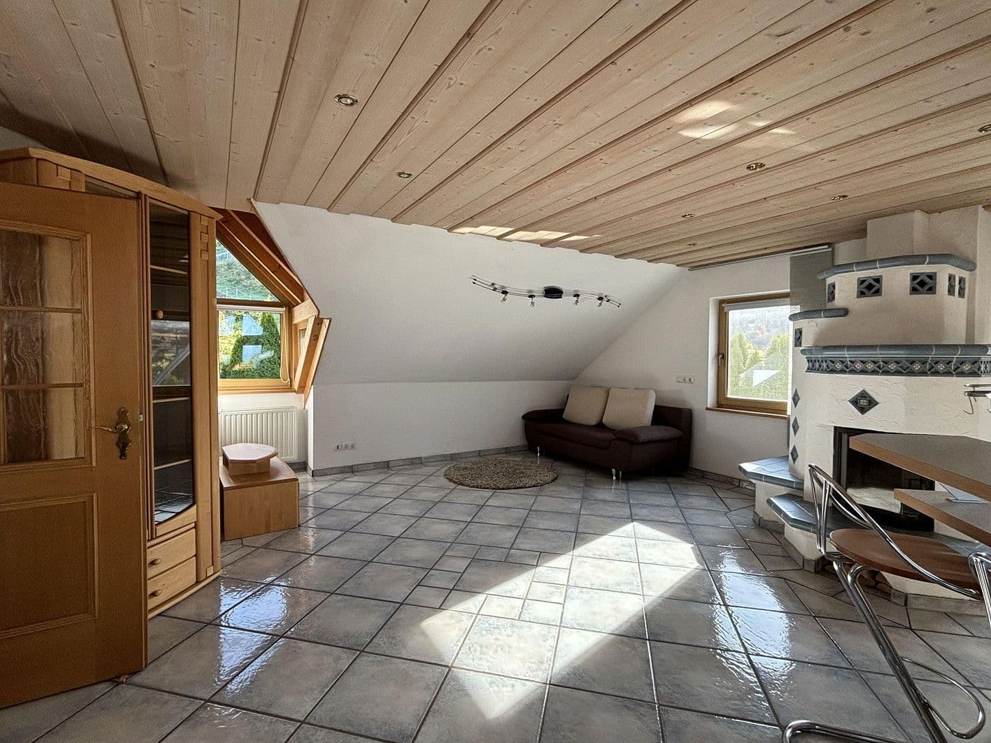 Prenájom bytu 3-izbový 120 m², Sulzdorf an der Lederhecke, Bavorsko Prenájom bytu 3-izbový 120 m², Sulzdorf an der Lederhecke, Bavorsko