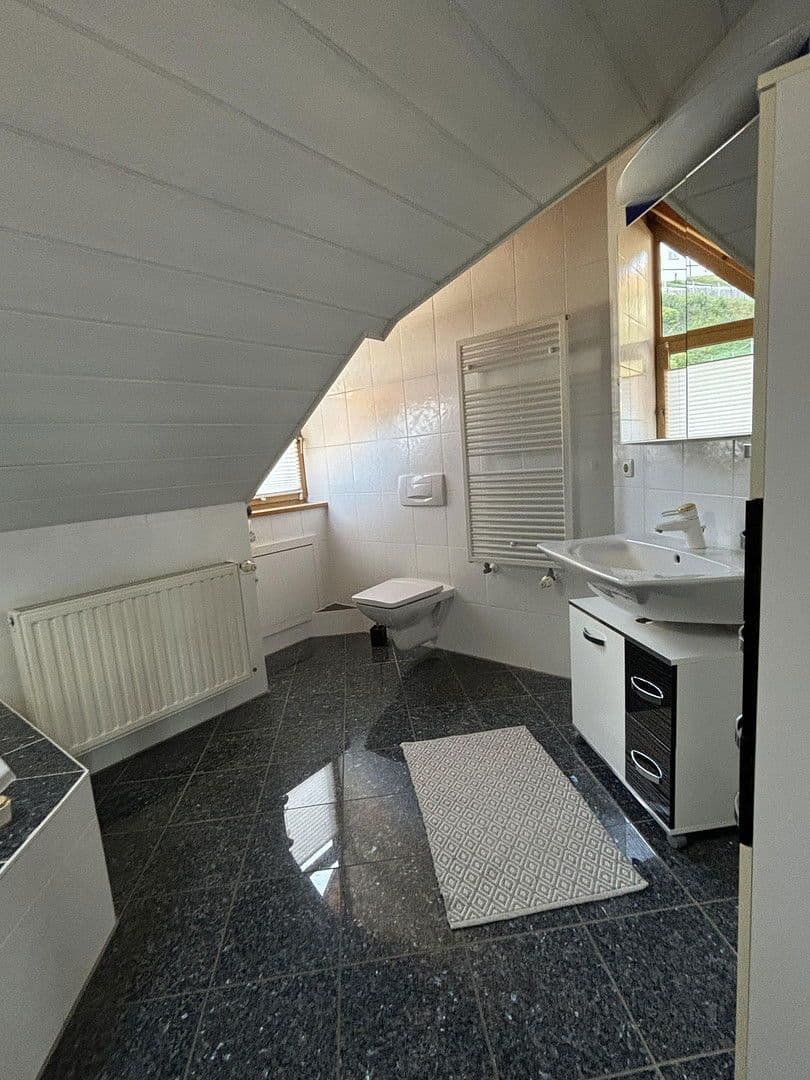 Prenájom bytu 3-izbový 120 m², Sulzdorf an der Lederhecke, Bavorsko Prenájom bytu 3-izbový 120 m², Sulzdorf an der Lederhecke, Bavorsko