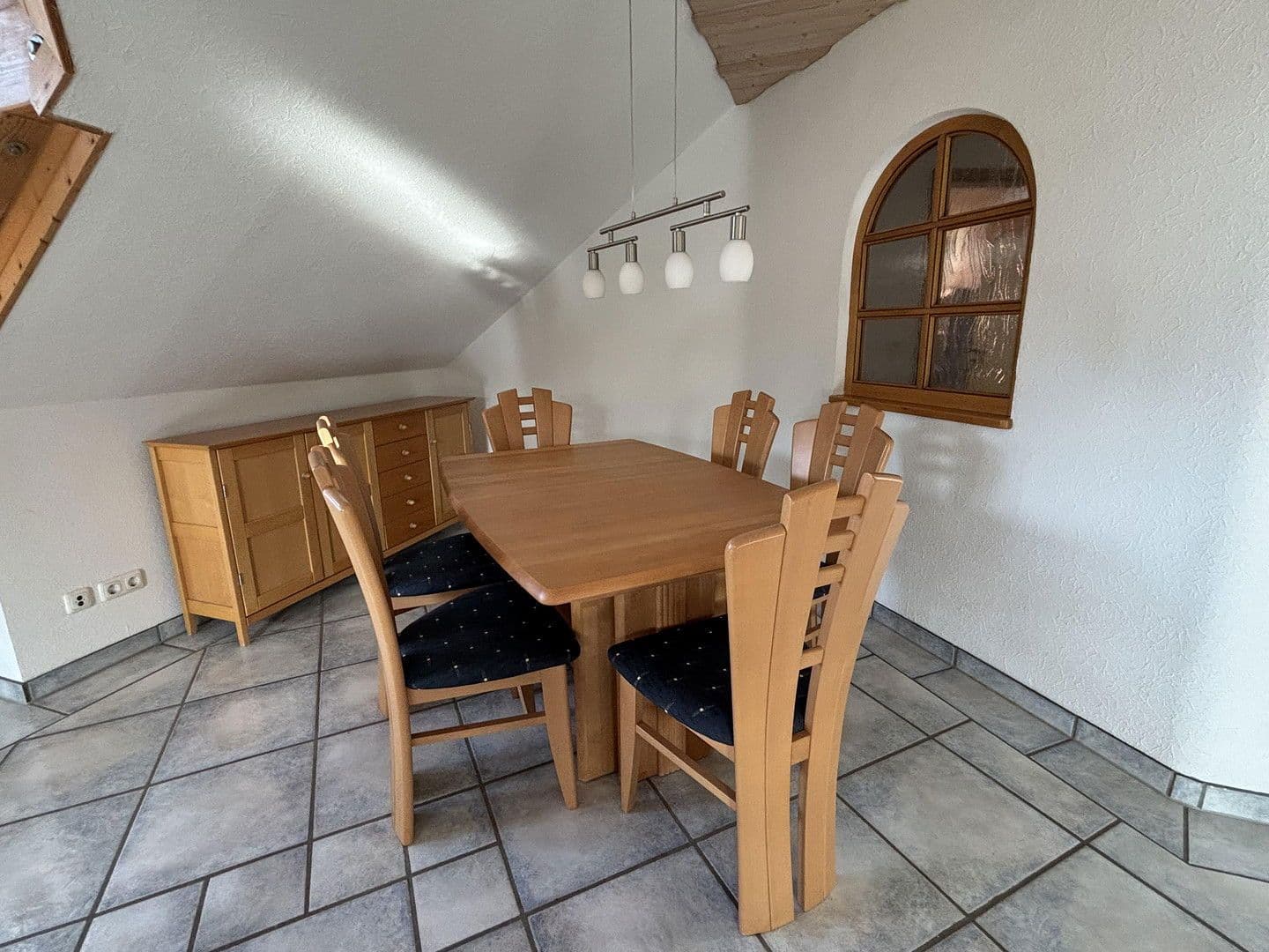 Prenájom bytu 3-izbový 120 m², Sulzdorf an der Lederhecke, Bavorsko Prenájom bytu 3-izbový 120 m², Sulzdorf an der Lederhecke, Bavorsko