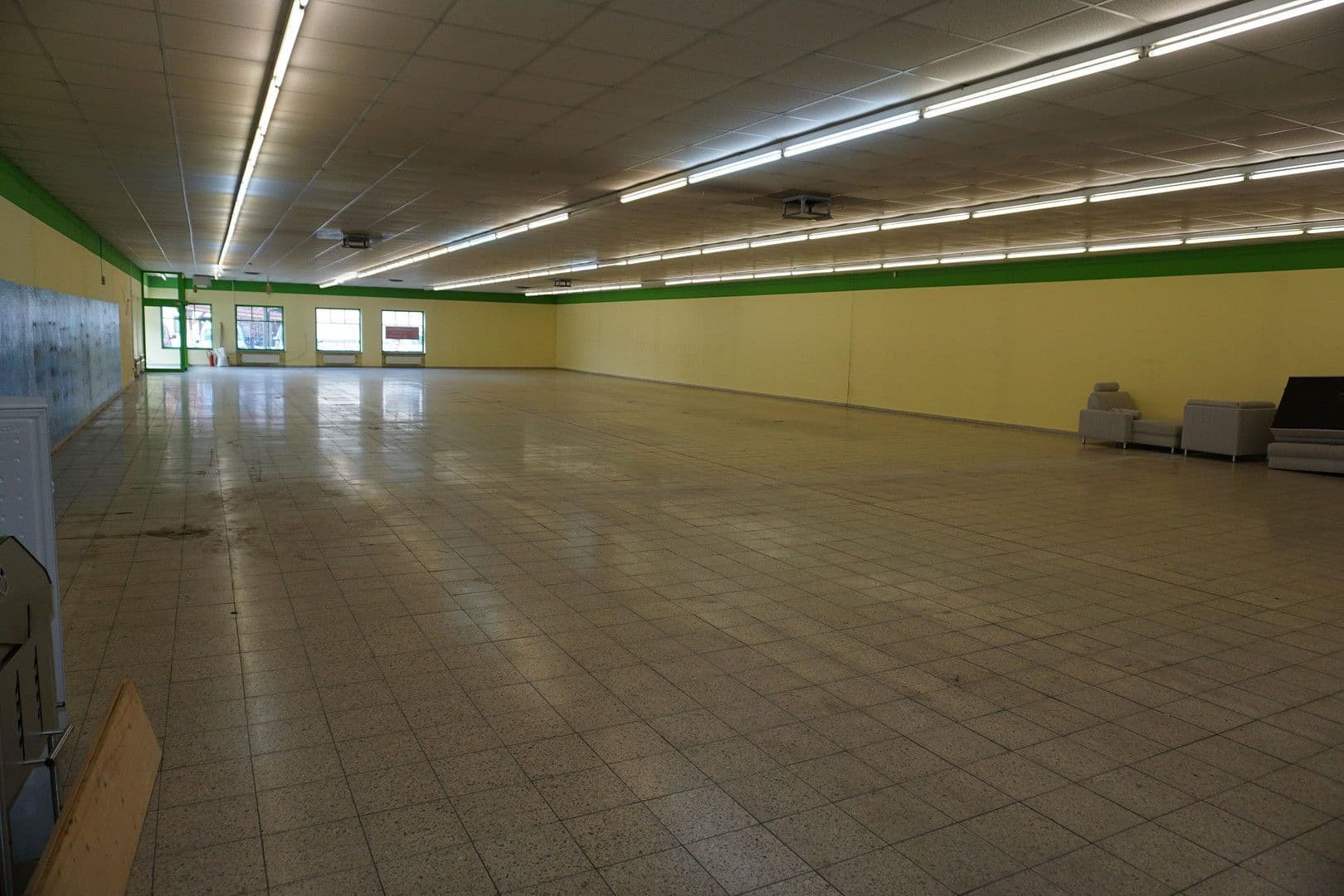 Prenájom nebytového priestoru 826 m², Wannenblick 1, Wertach, Bavorsko Prenájom nebytového priestoru 826 m², Wannenblick 1, Wertach, Bavorsko