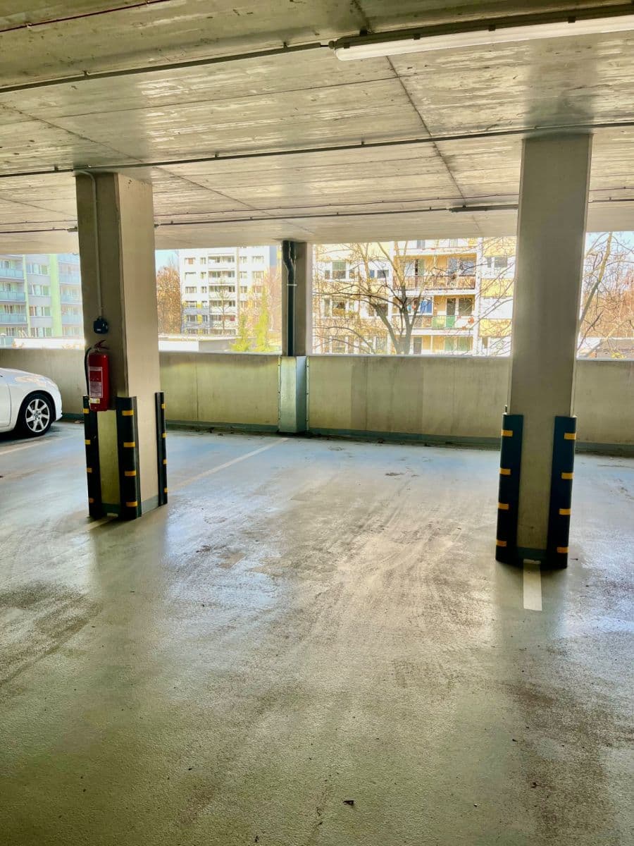 Prenájom garáže 18 m², nábřeží Závodu míru, Pardubice, Pardubický kraj Prenájom garáže 18 m², nábřeží Závodu míru, Pardubice, Pardubický kraj