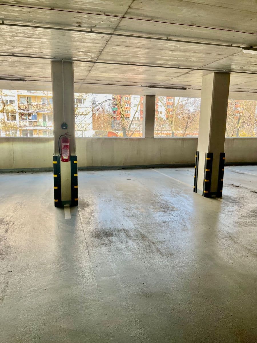 Prenájom garáže 18 m², nábřeží Závodu míru, Pardubice, Pardubický kraj Prenájom garáže 18 m², nábřeží Závodu míru, Pardubice, Pardubický kraj