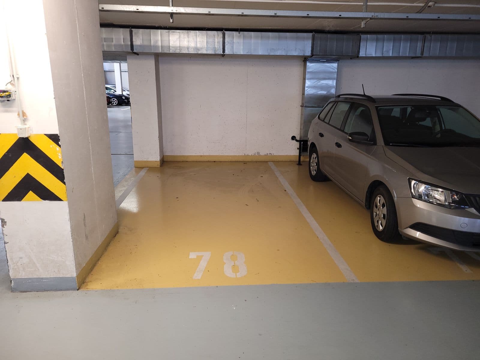 Prenájom garáže 10 m², Hnězdenská, Praha, Praha Prenájom garáže 10 m², Hnězdenská, Praha, Praha