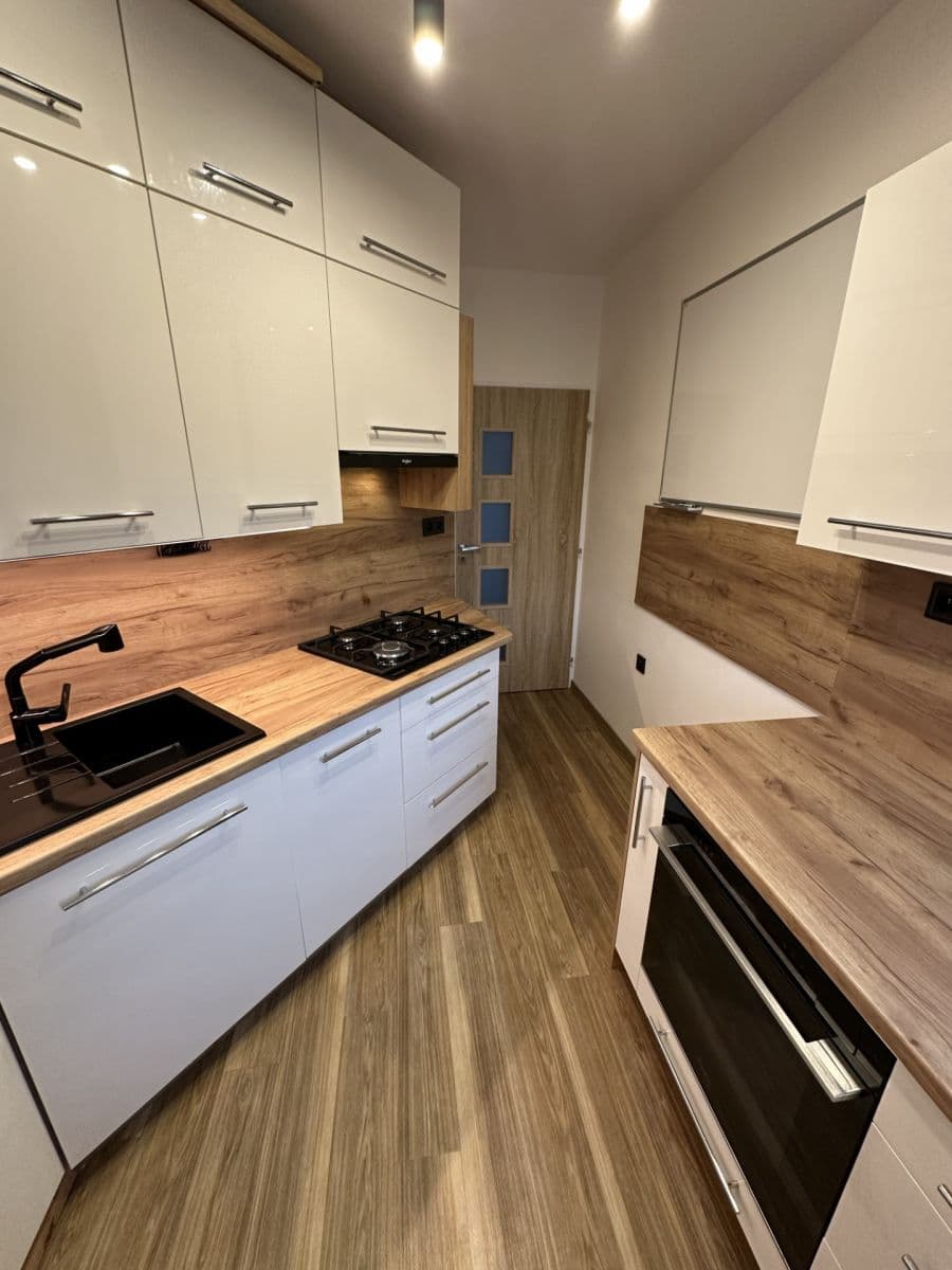 Predaj bytu 2-izbový 55 m², Nejedlého, Sezemice, Pardubický kraj Predaj bytu 2-izbový 55 m², Nejedlého, Sezemice, Pardubický kraj