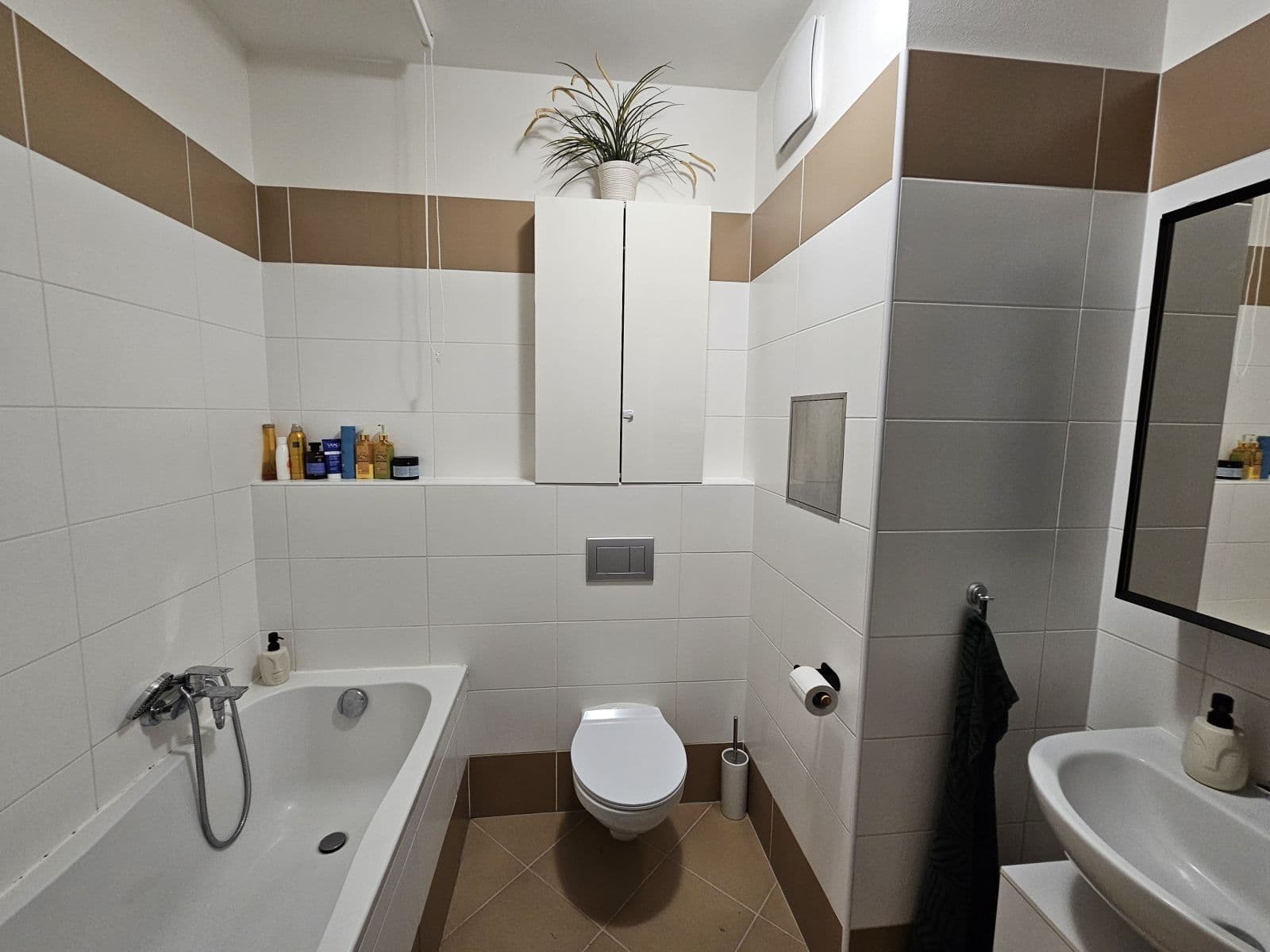 Prenájom bytu 47 m², Miroslava Hajna, Praha, Praha Prenájom bytu 47 m², Miroslava Hajna, Praha, Praha