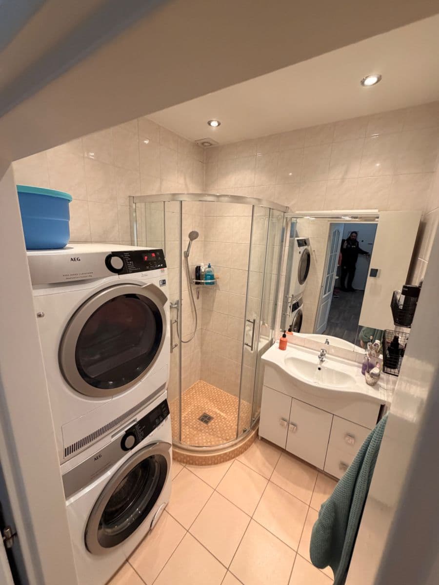 Prenájom bytu 2-izbový 42 m², Pikrtova, Praha, Praha Prenájom bytu 2-izbový 42 m², Pikrtova, Praha, Praha