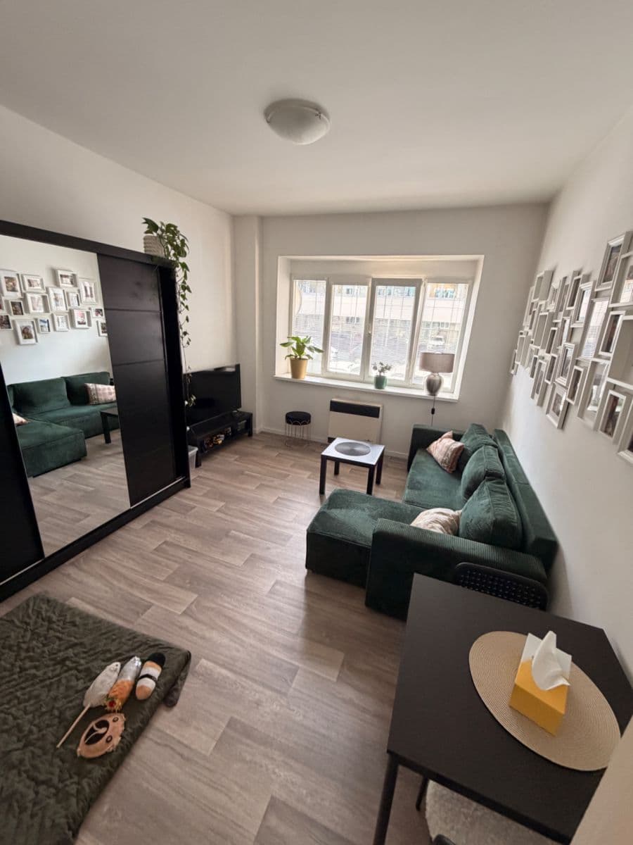 Prenájom bytu 2-izbový 42 m², Pikrtova, Praha, Praha Prenájom bytu 2-izbový 42 m², Pikrtova, Praha, Praha