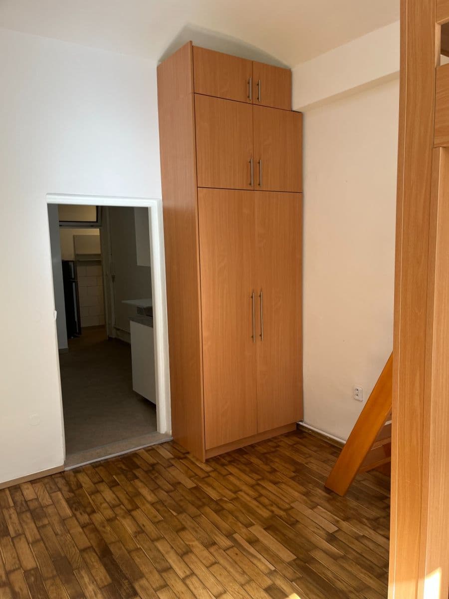 Prenájom bytu 1-izbový 35 m², Radimova, Praha, Praha Prenájom bytu 1-izbový 35 m², Radimova, Praha, Praha