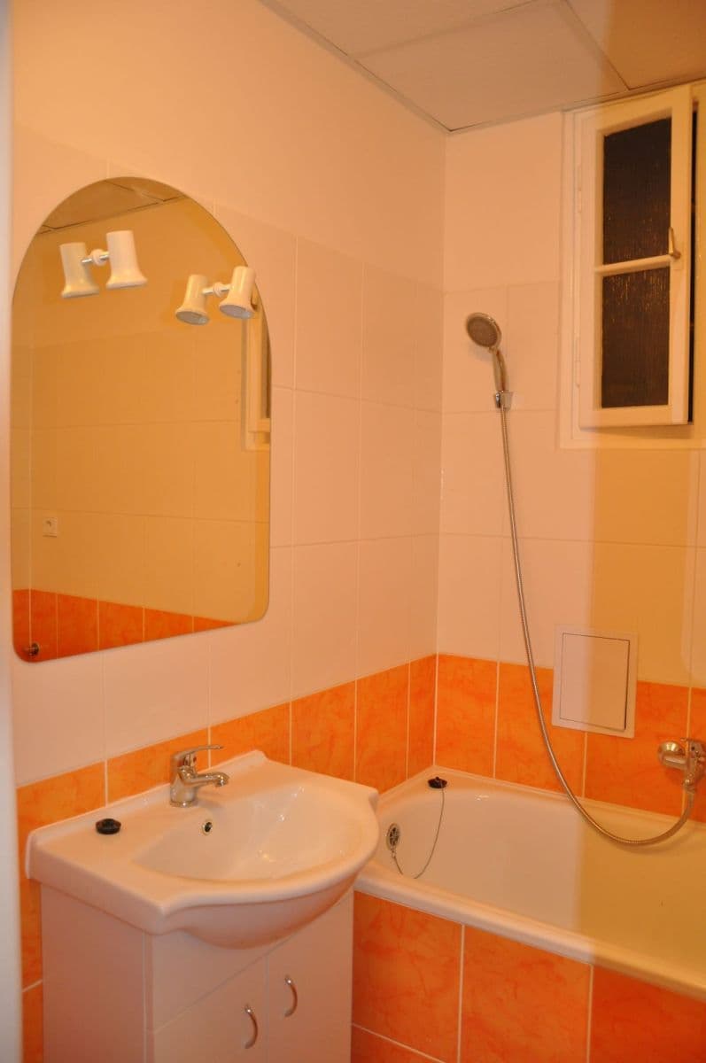 Prenájom bytu 1-izbový 26 m², Přístavní, Praha, Praha Prenájom bytu 1-izbový 26 m², Přístavní, Praha, Praha