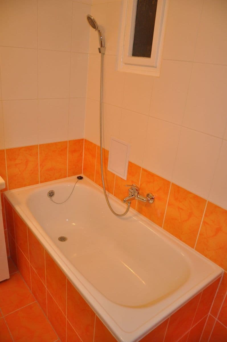 Prenájom bytu 1-izbový 26 m², Přístavní, Praha, Praha Prenájom bytu 1-izbový 26 m², Přístavní, Praha, Praha