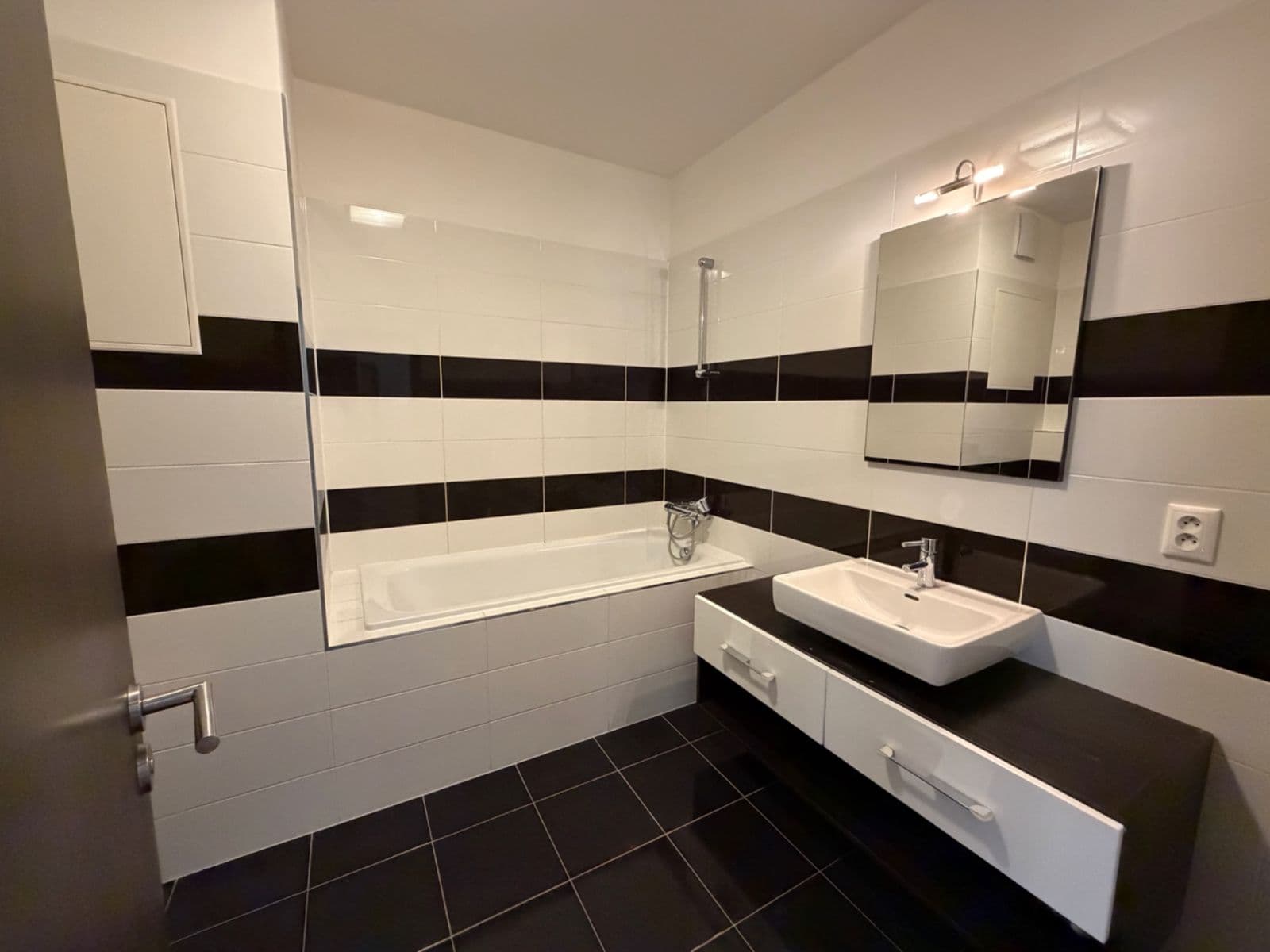 Prenájom bytu 2-izbový 59 m², Jantarová, Ostrava, Moravskoslezský kraj Prenájom bytu 2-izbový 59 m², Jantarová, Ostrava, Moravskoslezský kraj