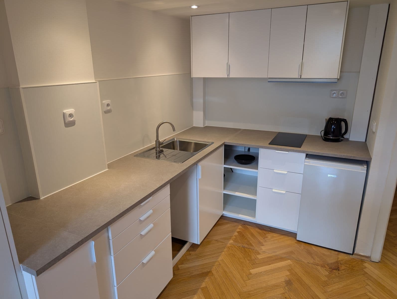 Prenájom bytu 1-izbový 25 m², Arbesovo náměstí, Praha, Praha Prenájom bytu 1-izbový 25 m², Arbesovo náměstí, Praha, Praha