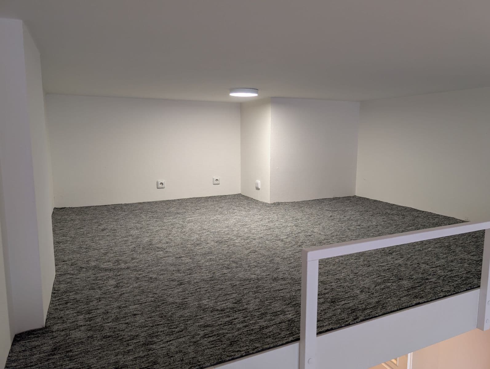 Prenájom bytu 1-izbový 25 m², Arbesovo náměstí, Praha, Praha Prenájom bytu 1-izbový 25 m², Arbesovo náměstí, Praha, Praha