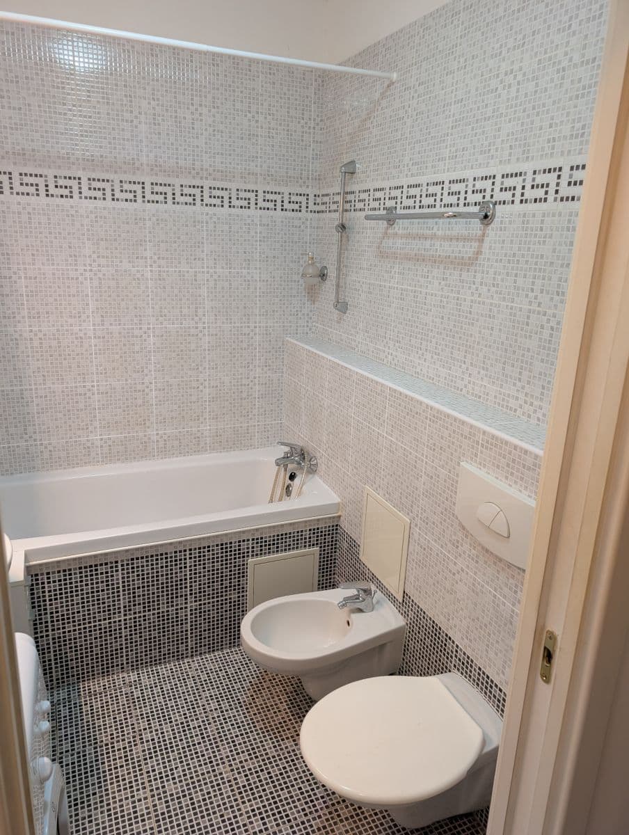 Prenájom bytu 1-izbový 25 m², Arbesovo náměstí, Praha, Praha Prenájom bytu 1-izbový 25 m², Arbesovo náměstí, Praha, Praha