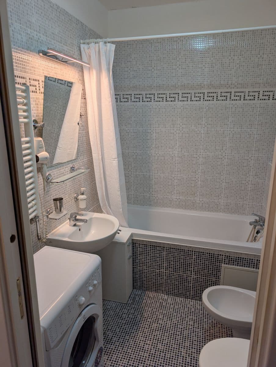 Prenájom bytu 1-izbový 25 m², Arbesovo náměstí, Praha, Praha Prenájom bytu 1-izbový 25 m², Arbesovo náměstí, Praha, Praha